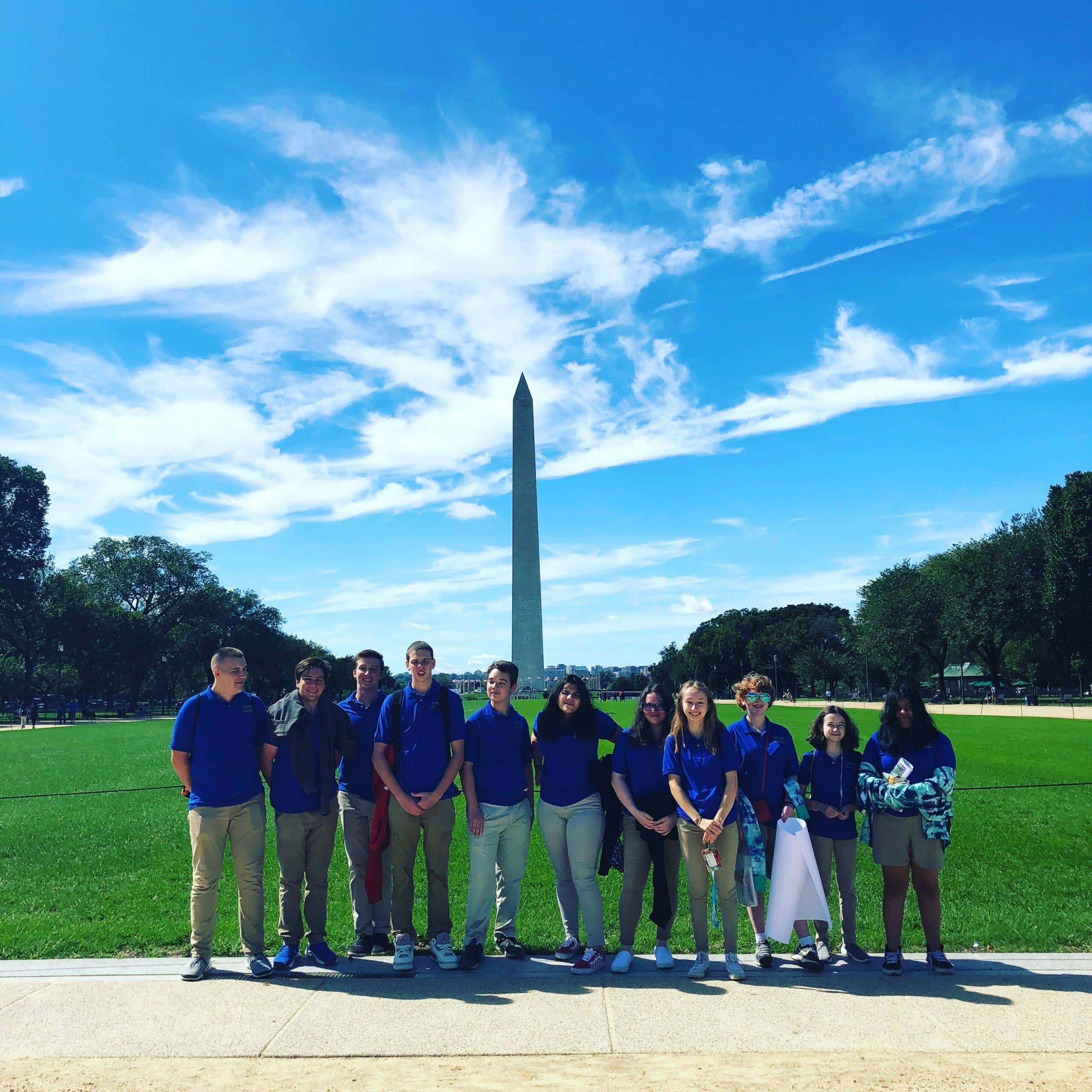 Students in front of the Washington Monument